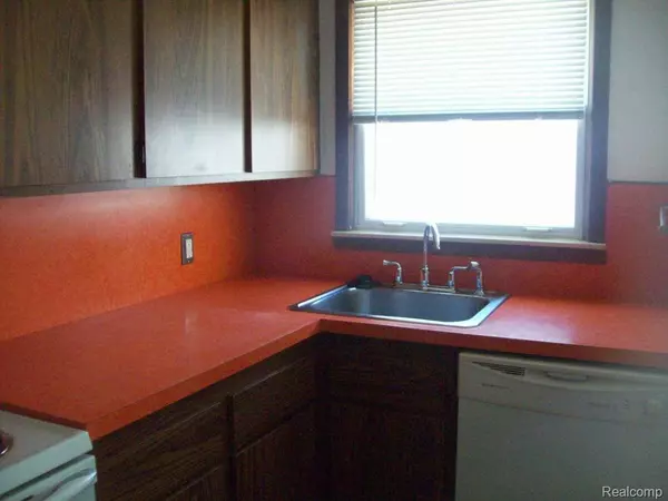 Pontiac, MI 48340,211 W FAIRMOUNT AVE