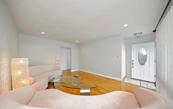 Southfield, MI 48076,20270 WINCHESTER ST