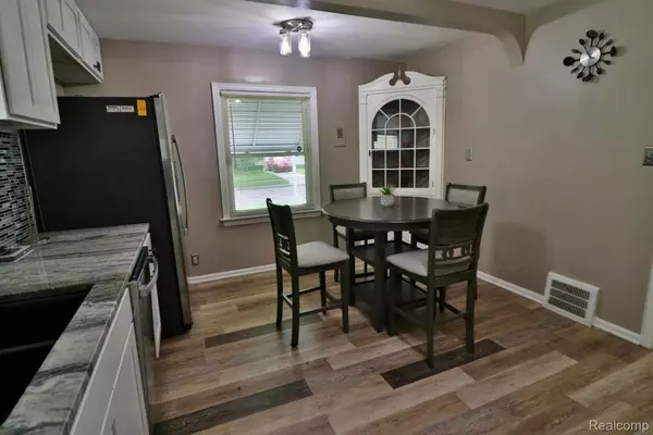 Harper Woods, MI 48225,19741 WASHTENAW ST