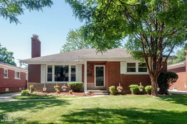 21214 Parkcrest DR, Harper Woods, MI 48225