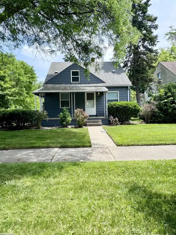 19340 Beaconsfield ST, Harper Woods, MI 48225