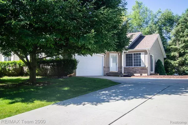 Pinckney, MI 48169,8890 REDSTONE DR