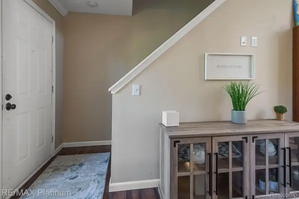 709 VILLAGE DR Fowlerville, MI 48836