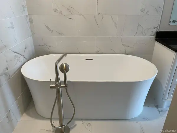 Bloomfield Hills, MI 48304,1012 STRATFORD LN