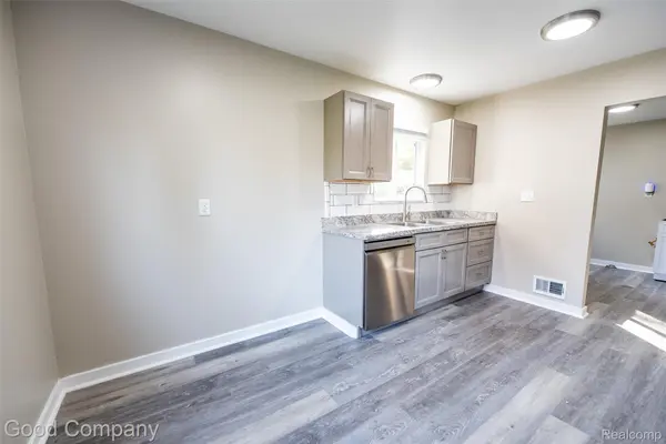 Roseville, MI 48066,27285 Lawnwood ST