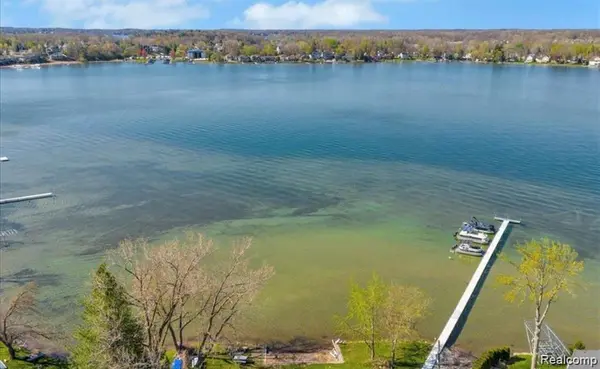 Waterford, MI 48328,3884 CASS ELIZABETH RD