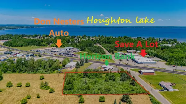 920 S Loxley RD, Houghton Lake, MI 48629