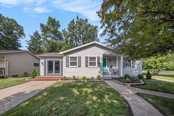 522 Wilkinson ST, Chelsea, MI 48118