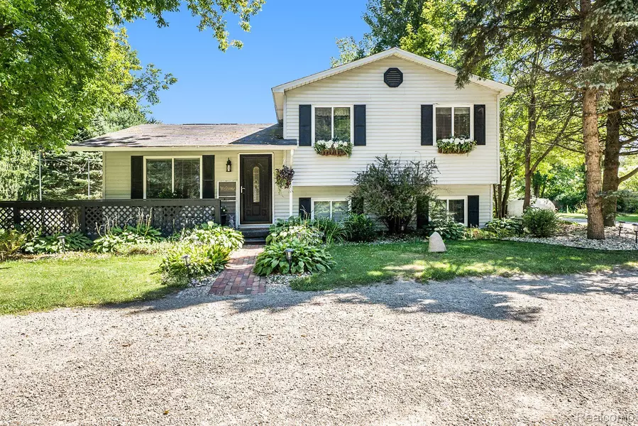 1425 Kurtz RD, Holly, MI 48442