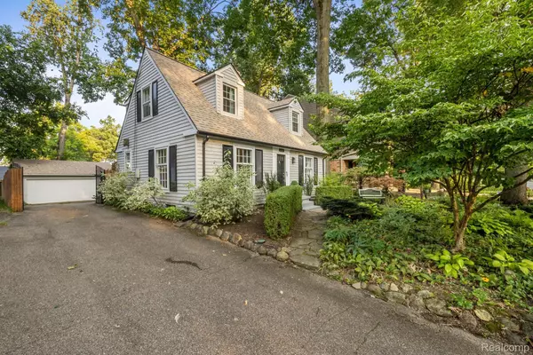 Sylvan Lake, MI 48320,1449 GLENWOOD DR