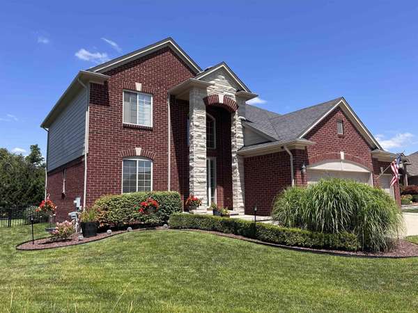 24759 Pebble Beach LN, Macomb, MI 48042