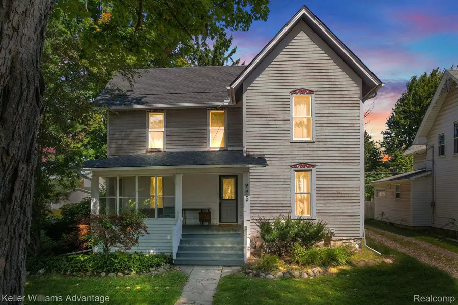 225 E LIBERTY ST, South Lyon, MI 48178
