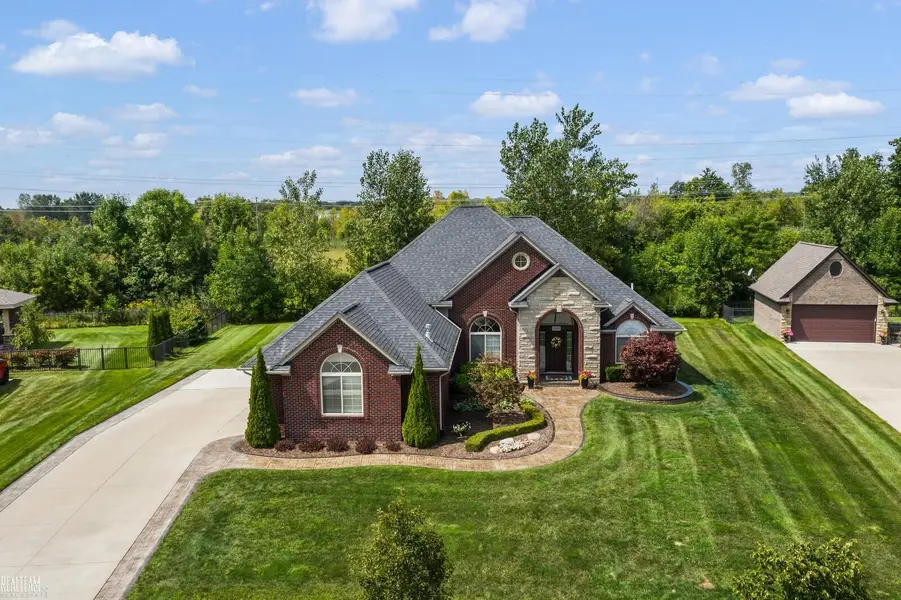 61169 Burningwood DR, Washington Twp, MI 48094