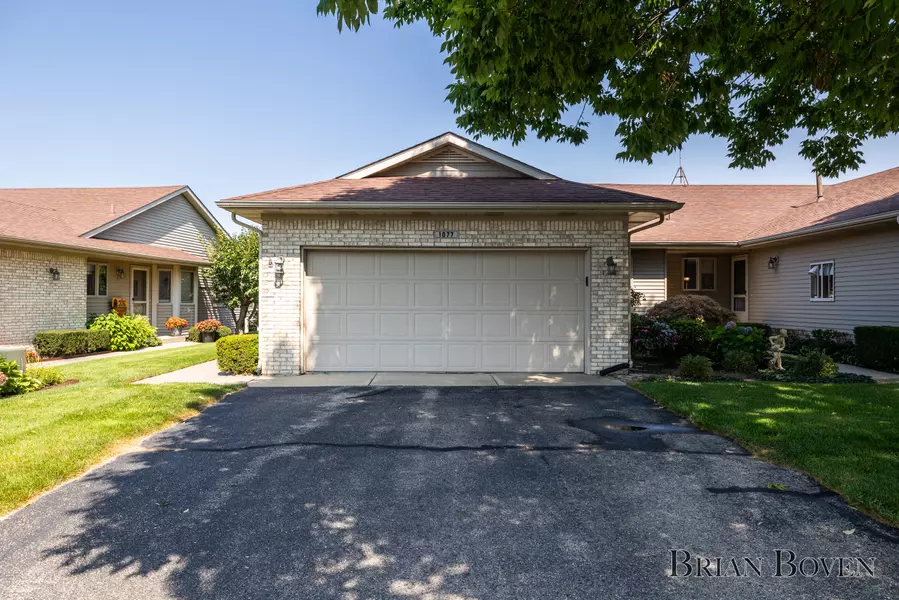 1077 Amber Cove DR SW, Byron Center, MI 49315