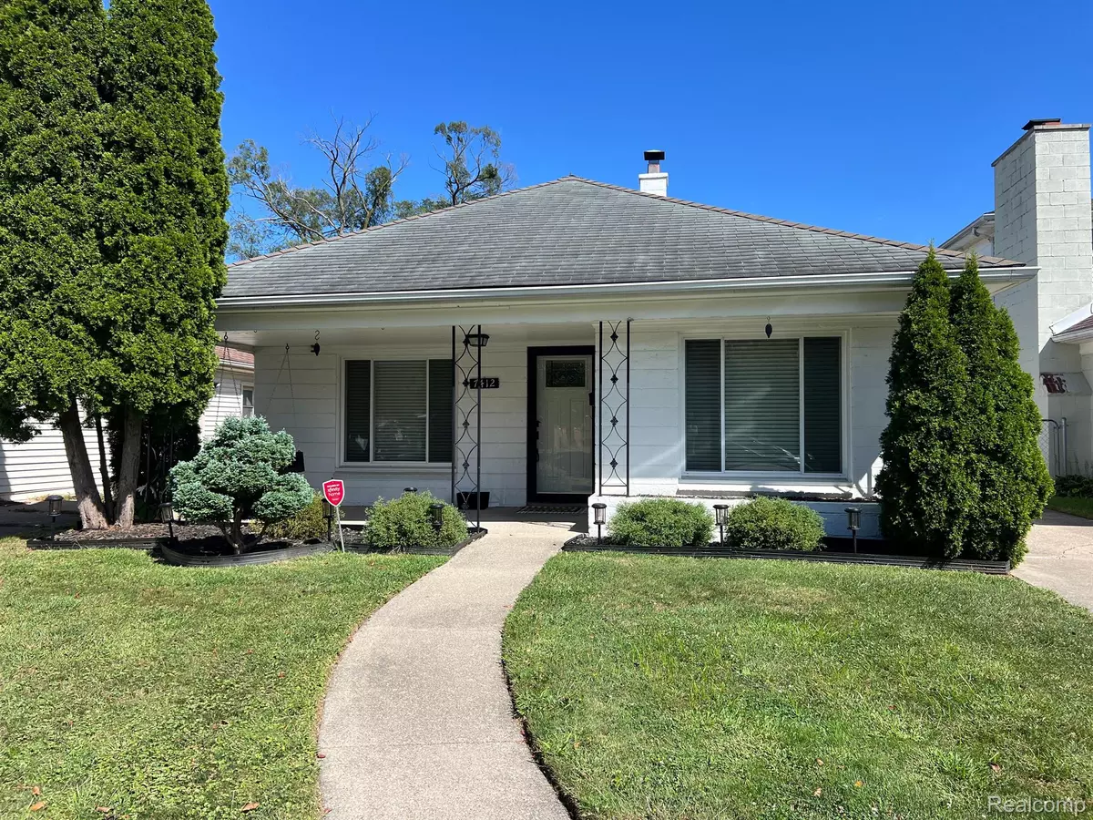 Dearborn Heights, MI 48127,7412 FENTON ST