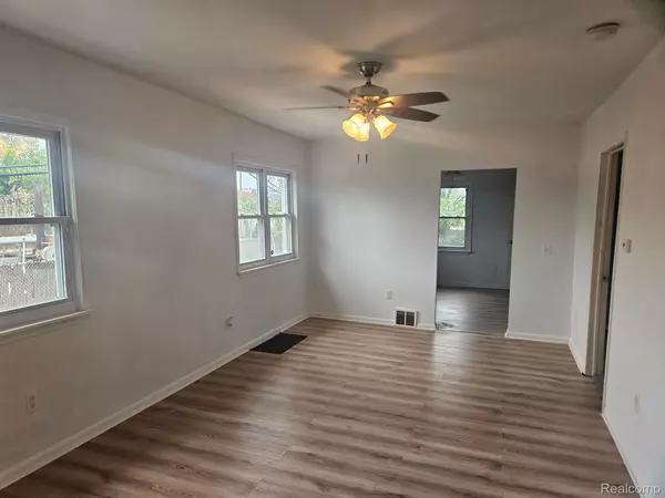 Ecorse, MI 48229,74 E ROCKWOOD ST