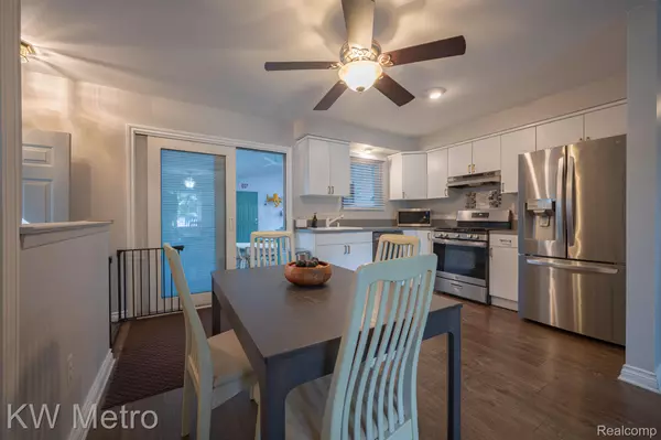 Royal Oak, MI 48073,609 E SUNNYBROOK DR