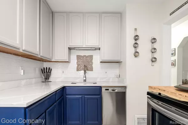 Pontiac, MI 48341,241 PIONEER DR