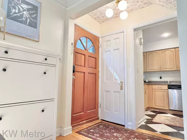 Lathrup Village, MI 48076,18144 SUNNYBROOK AVE