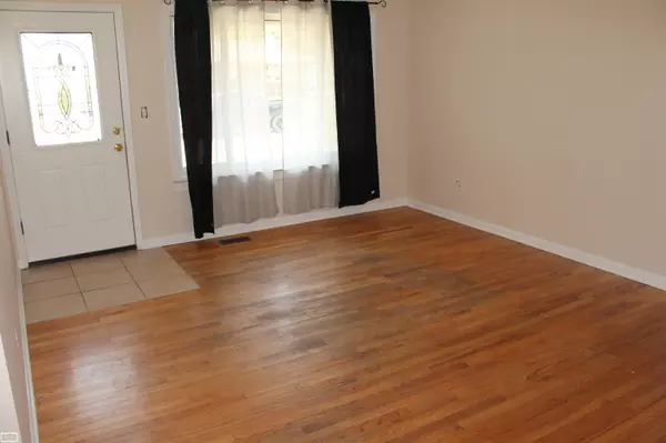 Saint Clair Shores, MI 48082,22709 Avon ST