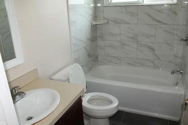 Saint Clair Shores, MI 48082,22709 Avon ST