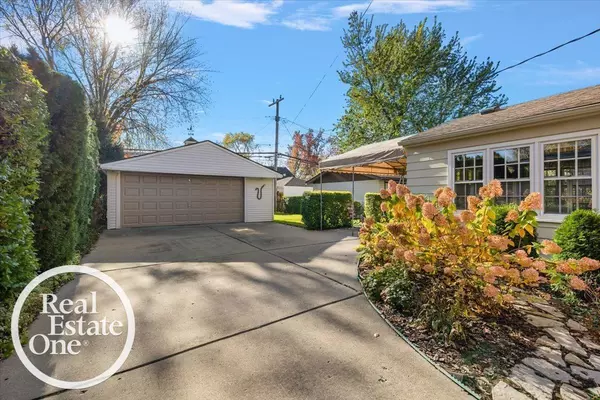 Grosse Pointe Woods, MI 48236,1769 Newcastle RD