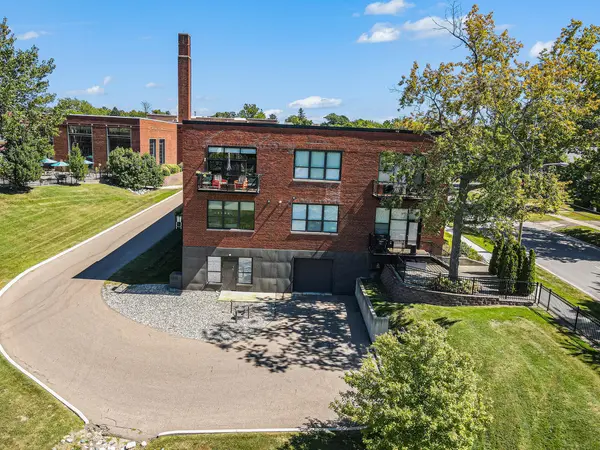 South Haven, MI 49090,525 Superior ST #102