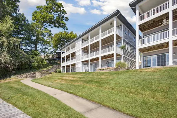 South Haven, MI 49090,270 Oak ST #24