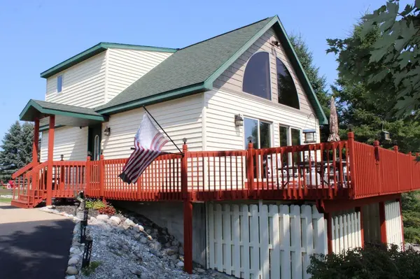 72 NW Wood RD, Rapid City, MI 49676