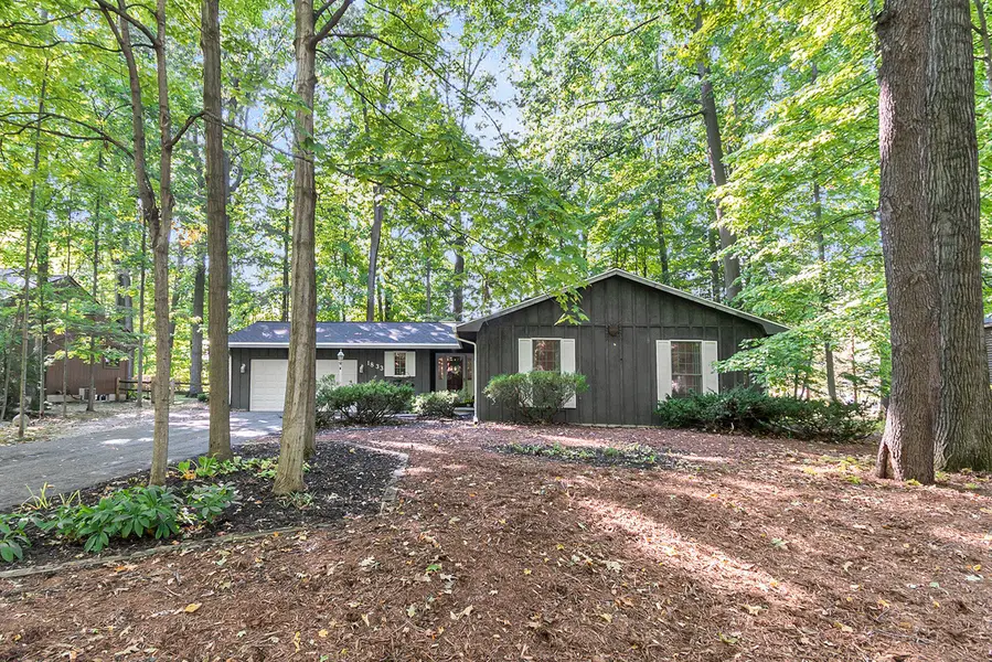 1833 Dogwood DR, Holt, MI 48842