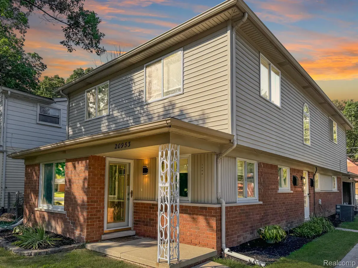 Harper Woods, MI 48225,20953 HAMPTON RD