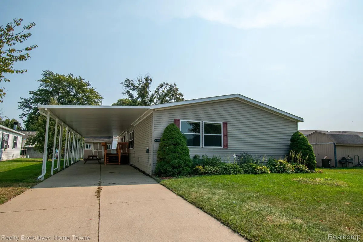 43792 Eureka Dr, Clinton Twp, MI 48036