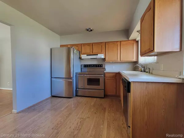 Clio, MI 48420,9155 Maplewood DR