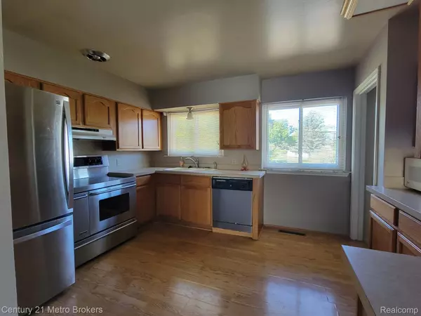 Clio, MI 48420,9155 Maplewood DR