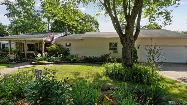 1442 FLAMINGO ST, Wixom, MI 48393