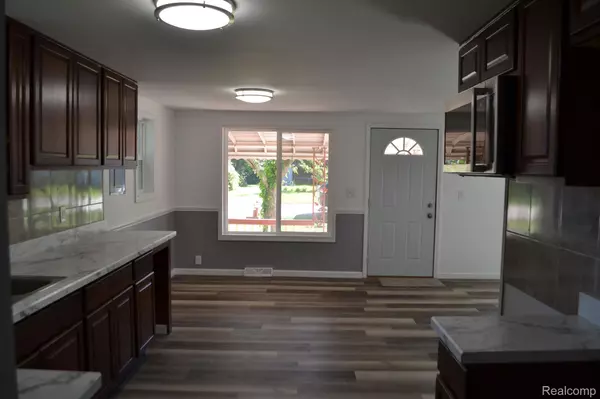 Flint, MI 48532,2052 ROSLYN AVE