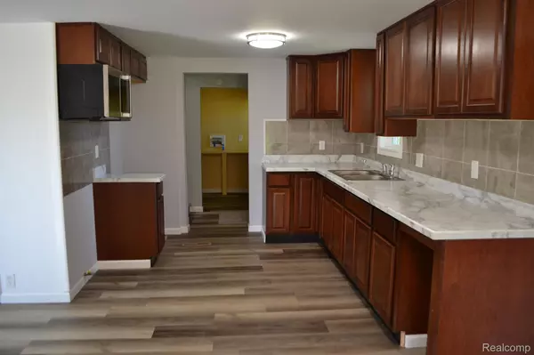 Flint, MI 48532,2052 ROSLYN AVE