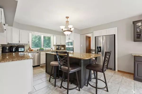 Grosse Ile, MI 48138,7896 Siding CT