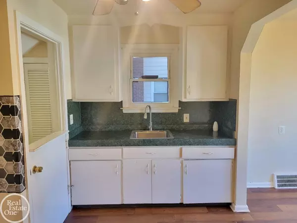 Eastpointe, MI 48021,14928 Veronica AVE