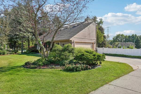 5577 Harlowe DR, Shelby Twp, MI 48316