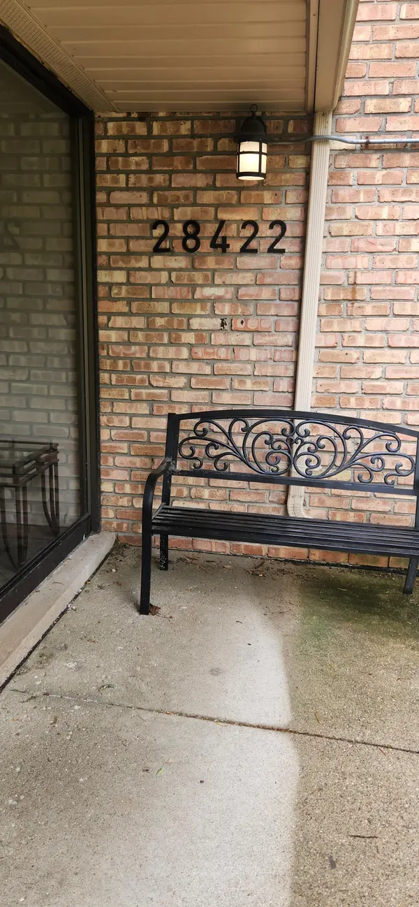 28422 W 8 mile RD #B8, Farmington Hills, MI 48336