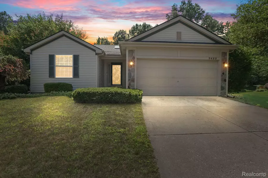 3422 HERRINGTON DR, Holly, MI 48442