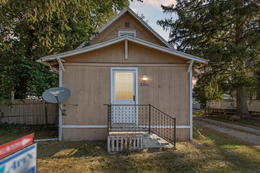 2296 Cedar ST, Holt, MI 48842