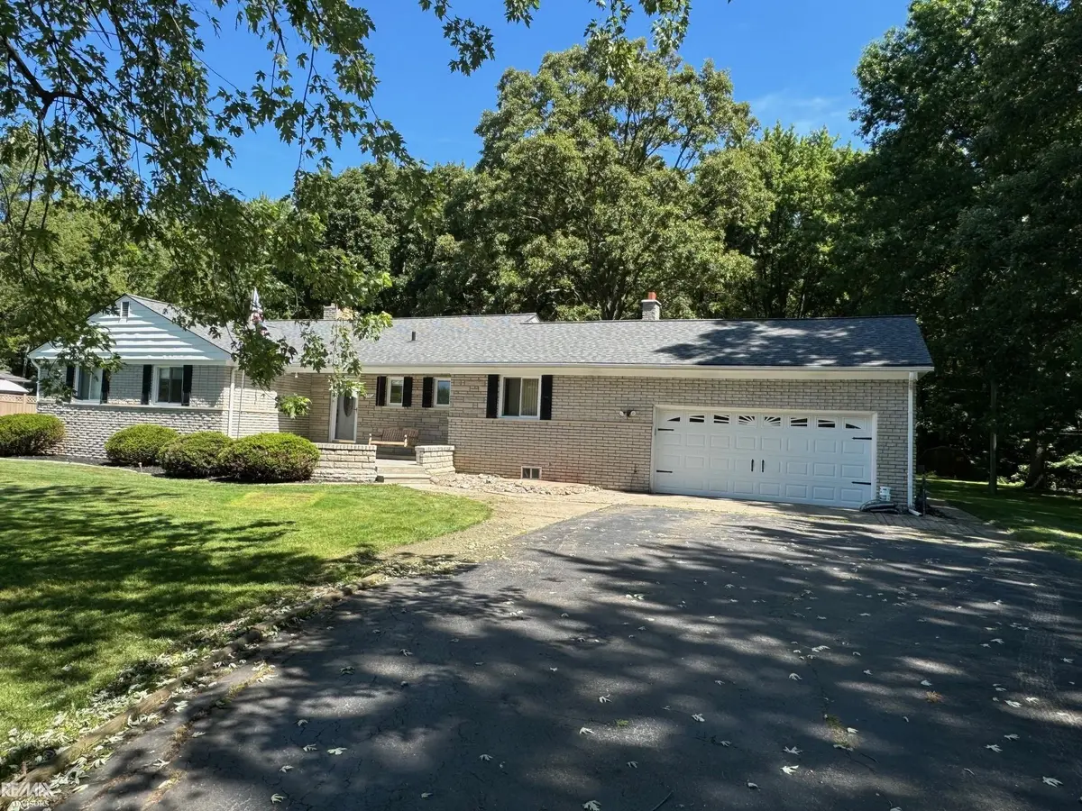 48301 Forbes DR, Chesterfield Twp, MI 48047