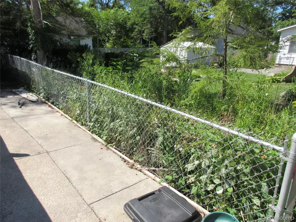 Clio, MI 48420,106 Butler ST