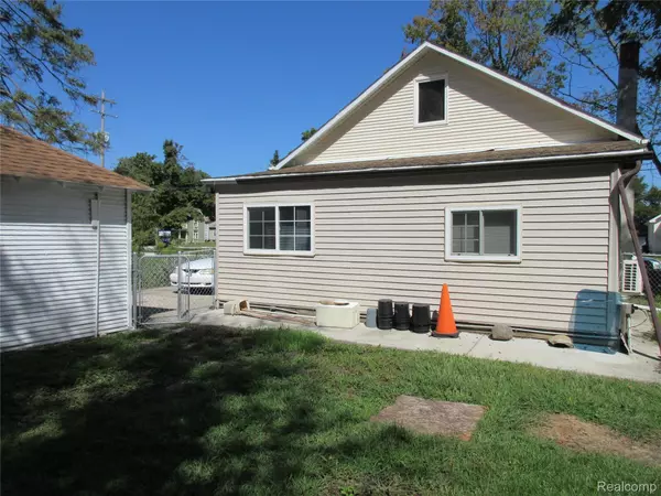 Clio, MI 48420,106 Butler ST