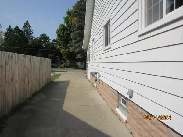 Holly, MI 48442,202 Michigan ST