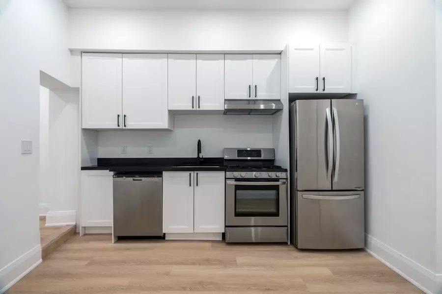 2555 Dundas ST W #Main Floor, Toronto W02, ON M6P 1X6