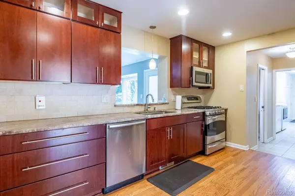 Farmington Hills, MI 48331,30101 RAVENSCROFT ST