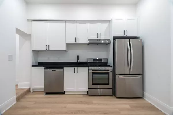 2555 Dundas ST W #Main Floor, Toronto W02, ON M6P 1X6